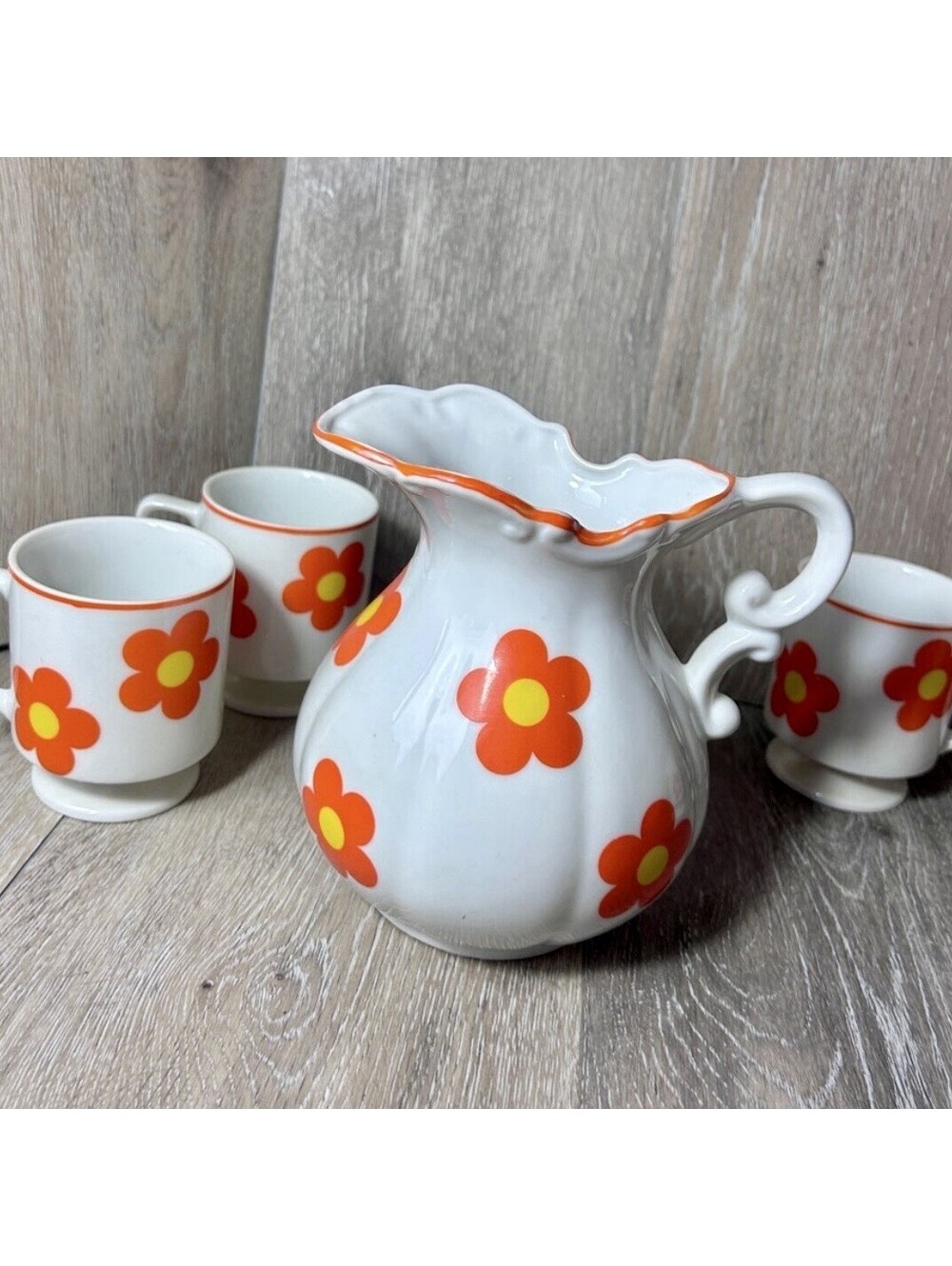 Vintage 1970s Orange Daisy Pitcher & 4 Pedestal Mugs Retro Flower Power Set
